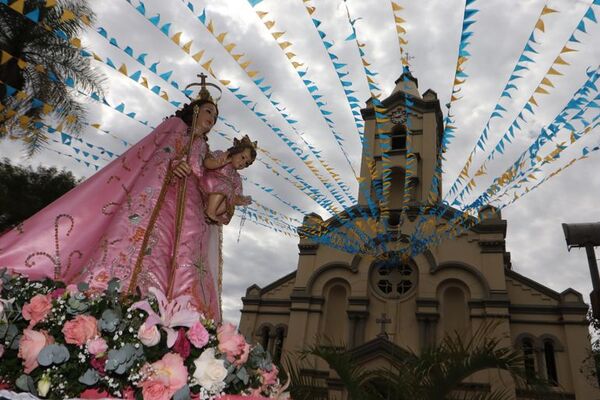 Luque inicia su tradicional fiesta patronal en homenaje a la Virgen del Rosario - Nacionales - ABC Color