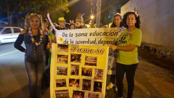 Colegio Sgto. Silva realizó su tradicional desfile de primavera con participación de ex alumnos » San Lorenzo PY