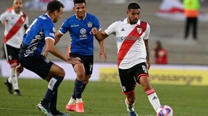 Martínez vuelve a ser titular casi dos meses después, pero River cae ante Talleres