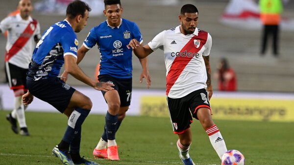 Martínez vuelve a ser titular casi dos meses después, pero River cae ante Talleres