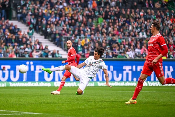 El golazo de Nelson Haedo Valdez en el partido despedida de Claudio Pizarro