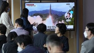 Corea del Norte lanza misil y cae en el mar