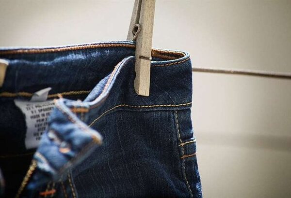 La razón química de por qué los jeans originales eran azules (y por qué se llaman jeans o denim)