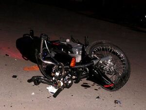 Diario HOY | Patrullera arrolla y mata a 2 que iban en moto sin luz, según la Policía