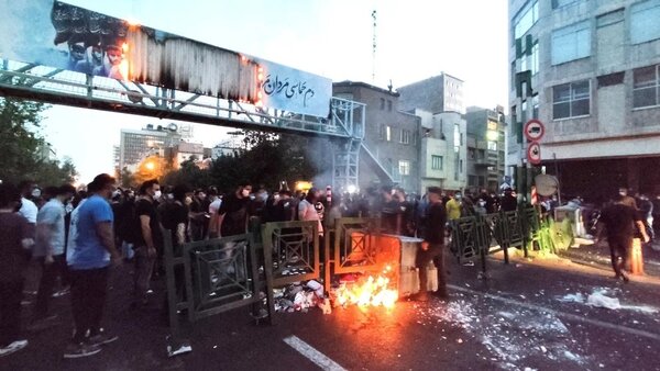 Al menos 54 muertos y cientos de heridos en protestas en Irán | 1000 Noticias