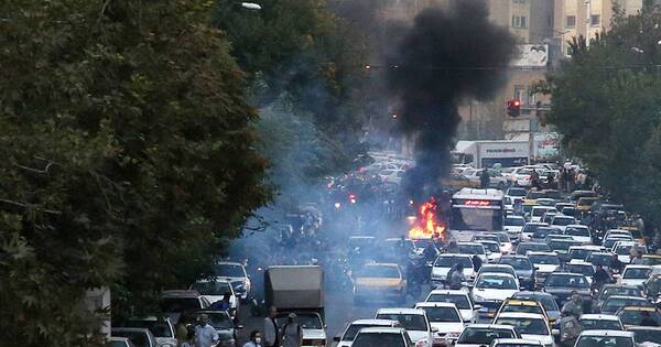 La Nación / Irán: autoridades advierten que no habrá “clemencia” con los manifestantes