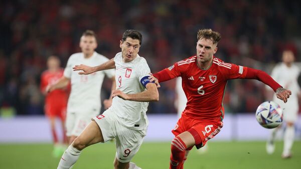 Lewandowski guía la permanencia de Polonia