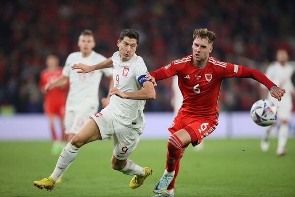 Lewandowski guía la permanencia de Polonia y desciende a Bale y su Gales - Fútbol Internacional - ABC Color