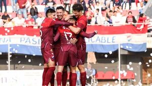 Nacional hace lo suyo y sigue al frente