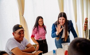 Bettina Aguilera expuso sus proyectos a jóvenes de Itakyry
