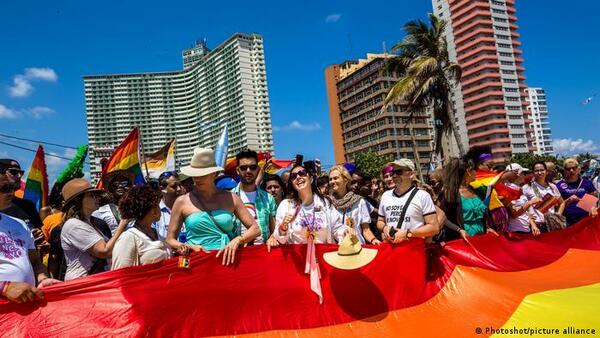 Cubanos concluyen votación sobre “Código de las familias”