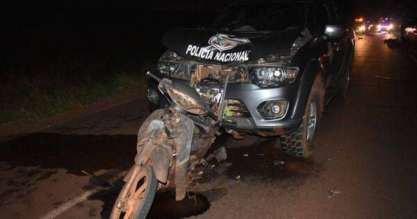 La Nación / Patrullera de la Policía chocó contra una moto