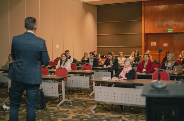 Charla Pilares de la escuela pospandemia invitó a educadores a debatir acerca de los nuevos desafíos de la educación | Lambaré Informativo