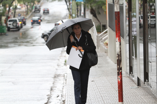 Lluvias con tormentas persisten sobre el país