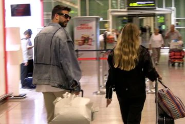 Gerard Piqué y Clara Chía tienen que huir al ser sorprendidos en espacio público