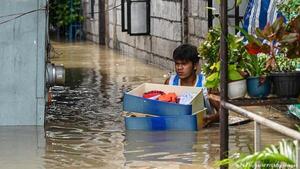 Mueren cinco rescatistas por tifón en Filipinas