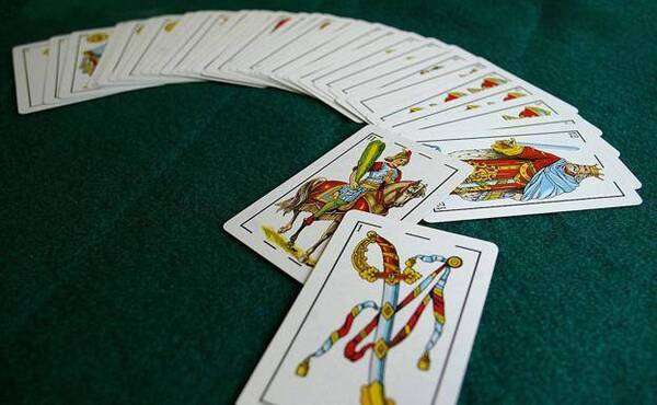 Crónica / Juego de baraja opa vai: ¡Matan de 15 puñaladas a un hombre!
