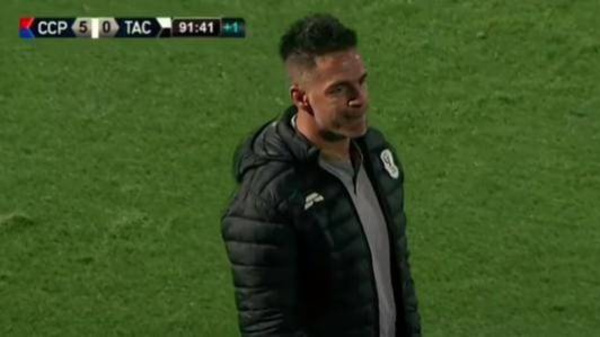 Crónica / [VIDEO] El cántico que los cerristas le dedicaron a Iván Almeida