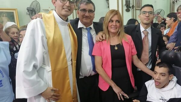 El hijo de un canillita recibió su ordenación sacerdotal
