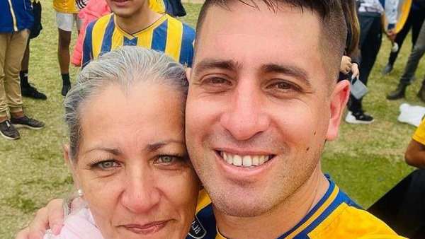 Crónica / [VIDEO] El emotivo video de una madre con su hijo pelotero