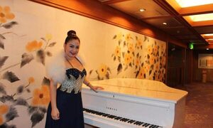 Cantante paraguaya se tiró de avión que se incendió: “Empezamos a saltar del avión”