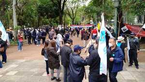 Docentes se mantienen en su intención de percibir aumento salarial del 16% | 1000 Noticias