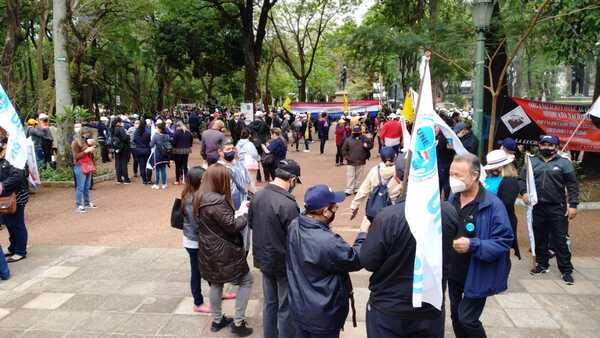Docentes se mantienen en su intención de percibir aumento salarial del 16% | 1000 Noticias