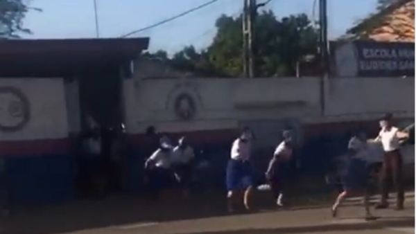 Tiroteo en escuela de Brasil: asesinan a balazos a una estudiante en silla de ruedas