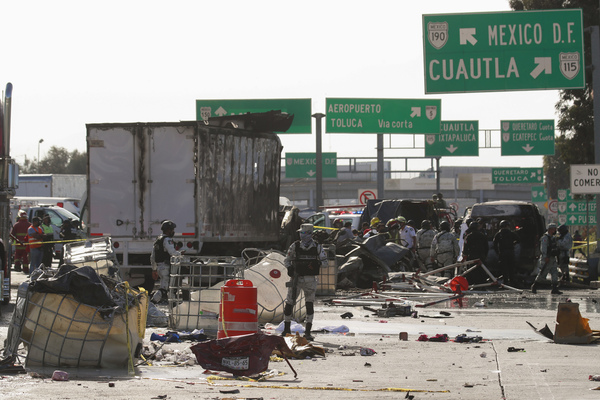 Siniestro vial deja casi una veintena de muertos en México | 1000 Noticias