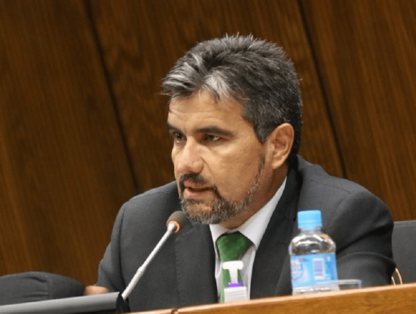Édgar Acosta analiza renunciar a su candidatura a la Gobernación de Central · Radio Monumental 1080 AM