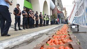 Tomateros se manifiestan frente al Ministerio de Agricultura