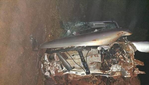 Crónica / Naranjal: Camioneta quedó chalai tras chocar contra barranco y parar en la cuneta