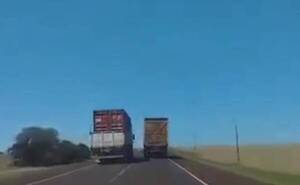 Crónica / [VIDEO] Graban a feroz camión adelantándose a gran velocidad, la Caminera bien gracias