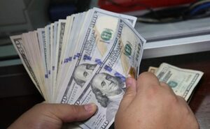 Entidades financieras que rechacen dólares arrugados o manchados se exponen a multas - Megacadena — Últimas Noticias de Paraguay