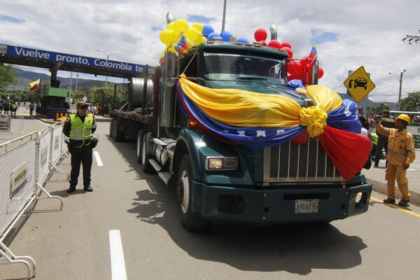 Venezuela da por reanudado el paso de vehículos de carga con Colombia - MarketData