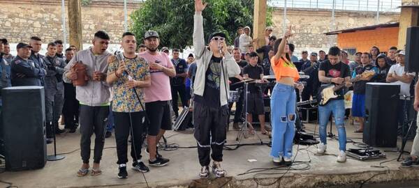 Crónica / [GALERÍA] Presos bailaron al son de la cumbia el finde
