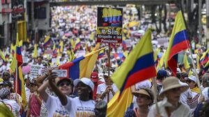 Miles protestan en Colombia contra el gobierno izquierdista de Petro