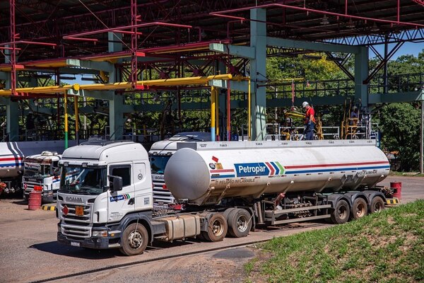 Leite sobre venta de combustible a Bolivia: “La función de Petropar es abastecer el mercado” - trece