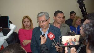 Ejecutivo pide a gobernador de Guairá dejar cargo: "Vivo no me sacarán de este lugar"