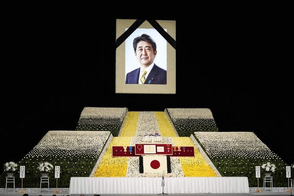 Centenares de nipones se manifiestan contra el funeral de Estado a Shinzo Abe - Mundo - ABC Color