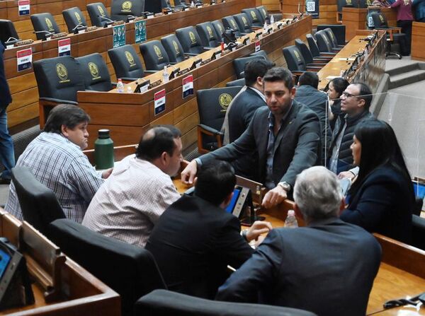 Cartistas y aliados frenan el juicio político a Miguel Godoy - Política - ABC Color