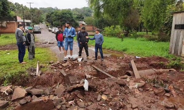 Vecinos están aislados por clausura de una calle en pésimas condiciones en Villa Elvira