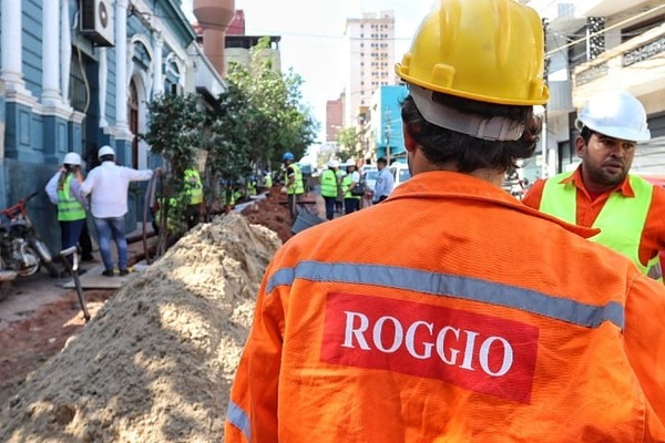 Reponen pisos en aceras afectadas por construcción de la línea de 23.000 KV en microcentro - .::Agencia IP::.
