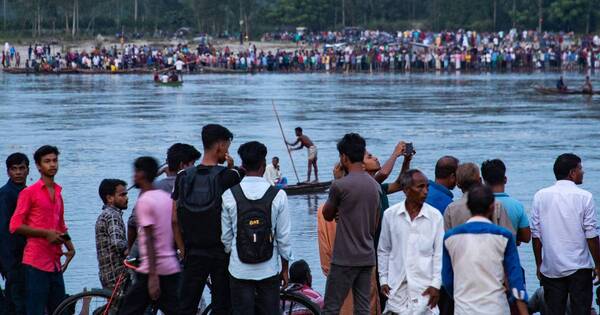 La Nación / Naufragio de barca en Bangladés resulta en 61 muertos