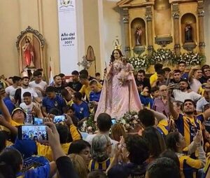 (VIDEO) ¡Hasta la Virgen festejó retorno de Luque a primera!