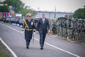 Presidente encabezó festejos e impuso medallas por el Día de la Armada Paraguaya - .::Agencia IP::.