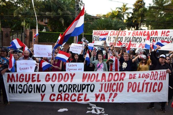 Víctimas de la dictadura se deslindan de Miguel Godoy - Política - ABC Color