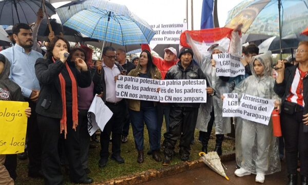 Se movilizan contra Plan de Transformación Educativa