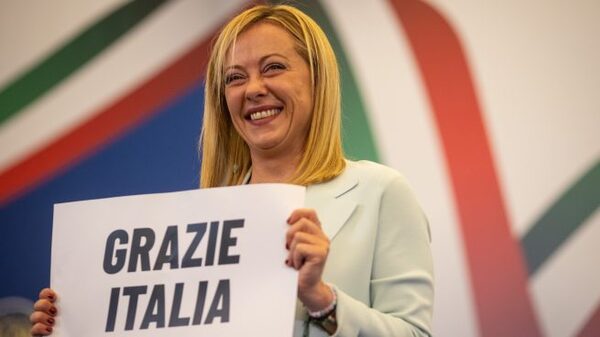 «Sí a la familia natural, no a los lobby LGBT» menciona Giorgia Meloni quien lidera el partido ultraderecha Fratelli d´Ital