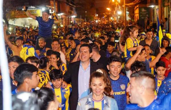 Impresionante: Festejos a "lo Luque" por el ascenso •